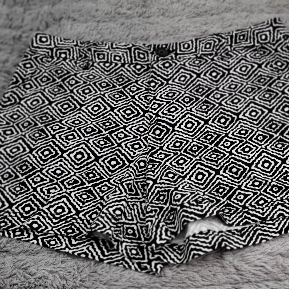 😁*BOGO SALE*😁 Bcg black/white shorts size 8